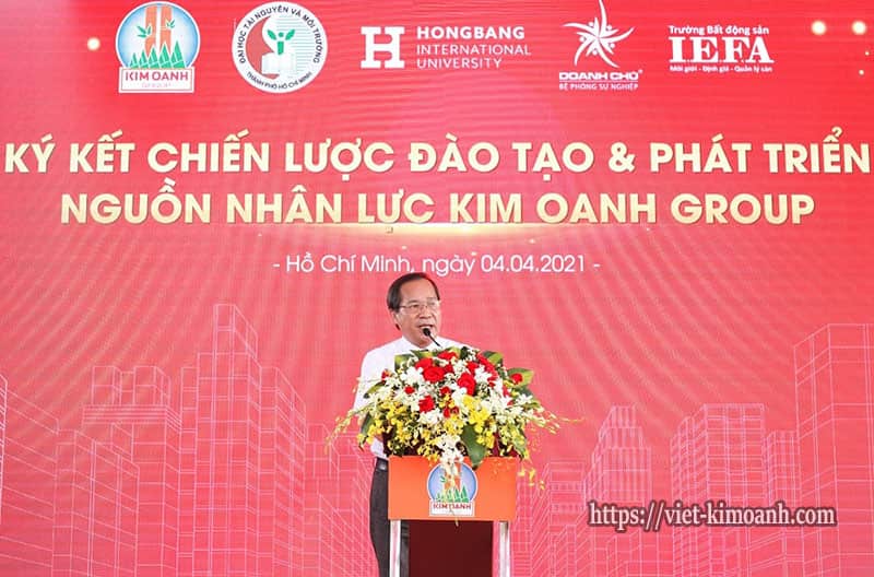 Ông Lê Văn Phùng - Trưởng phòng Công tác sinh viên - Trường ĐH Tài Nguyên Môi Trường TP.HCM phát biểu