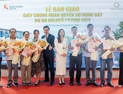 Kim Oanh bàn giao cho khách hàng Giấy chứng nhận quyền sử dụng đất dự án Golden Future City